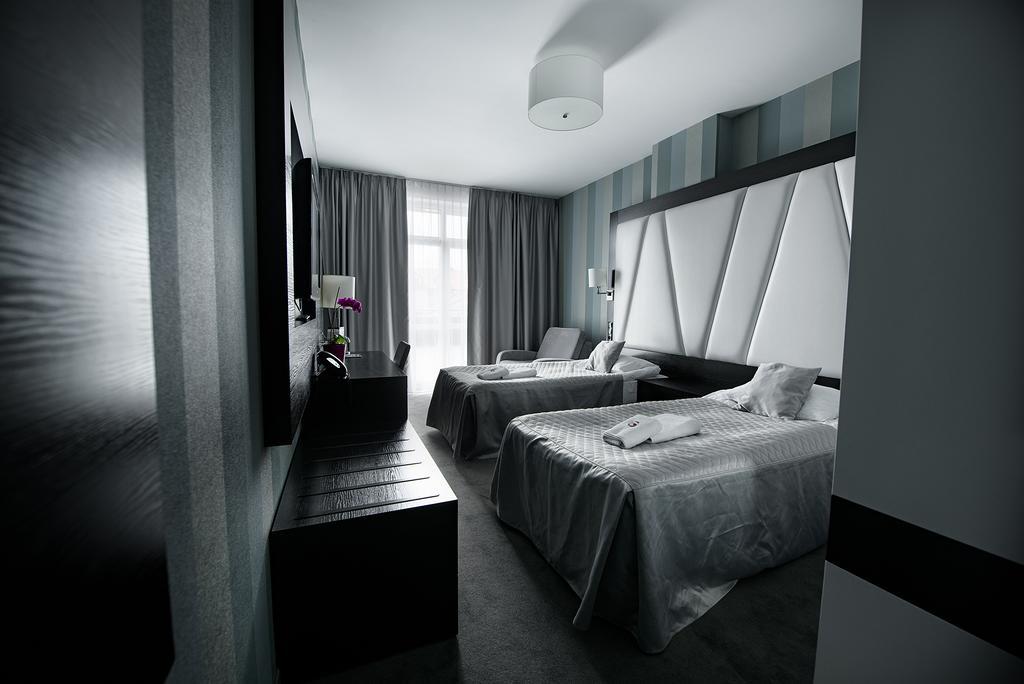 Hotel Grafit Kostomloty Pierwsze Eksteriør bilde