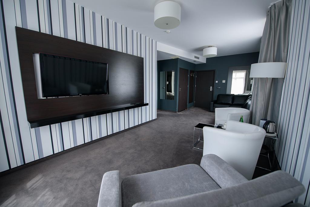 Hotel Grafit Kostomloty Pierwsze Eksteriør bilde